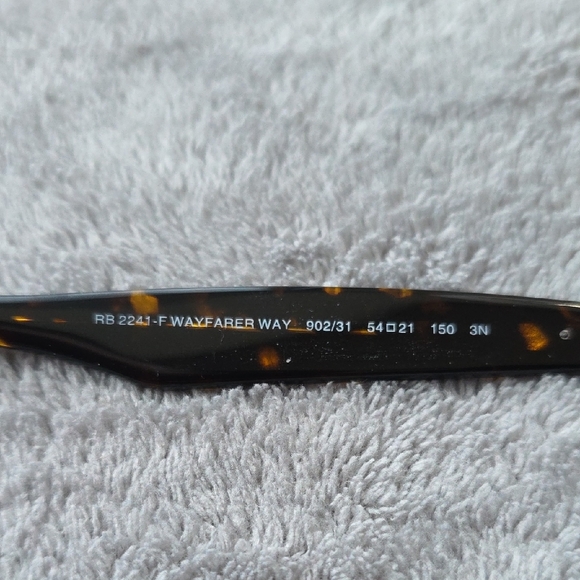 Ray-Ban WAYFARER Sunglasses main image 4